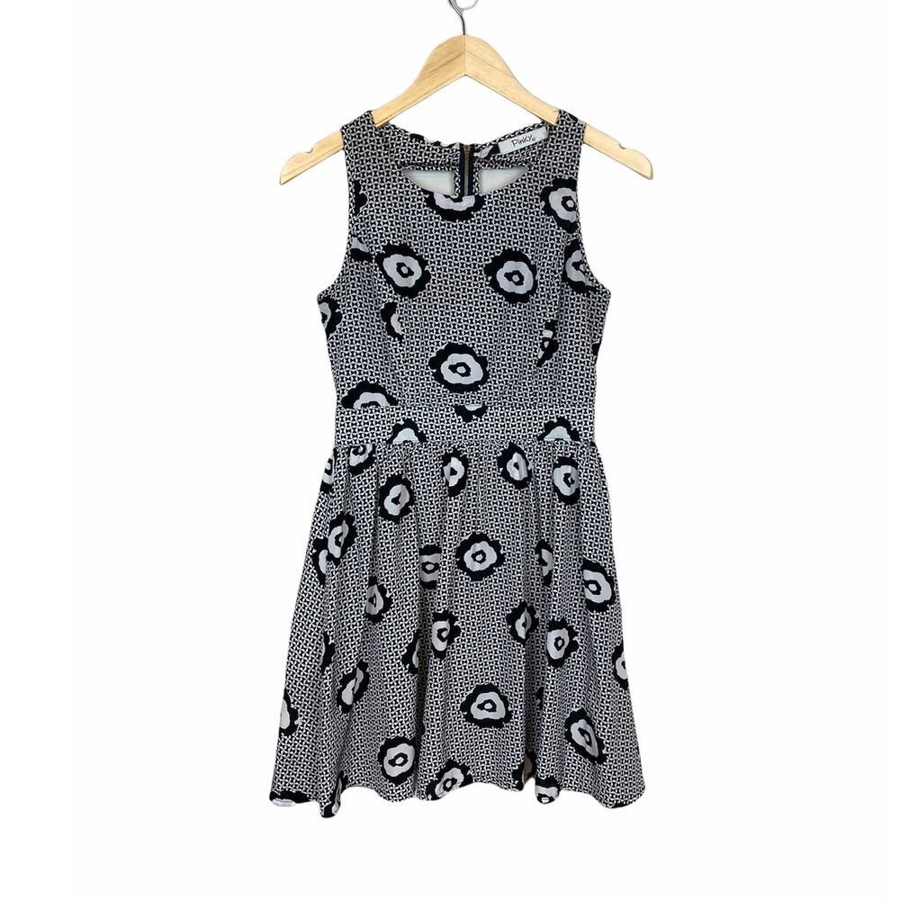 Pinky Sleeveless Black White Floral Back Cut Out Fit and Flare Dress Size XS